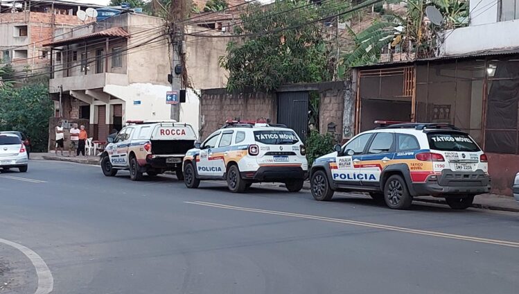 PM apreende arma, munições e drogas no João XXIII