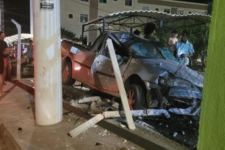 Motorista invade condomínio com caminhonete em Itabira