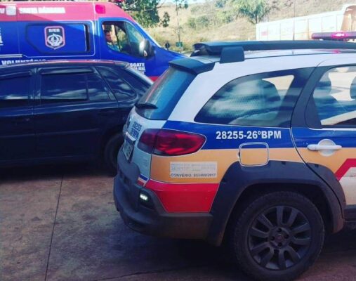 Carro cai dentro da Lagoa Azul, em Catas Altas