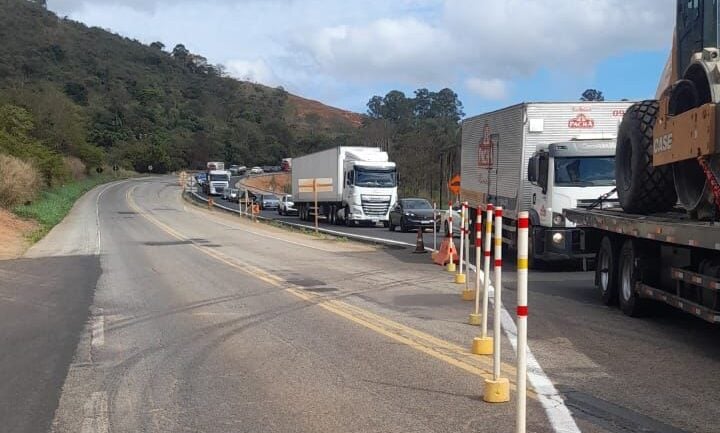 Obras no trevo de São Gonçalo causam lentidão na BR-381