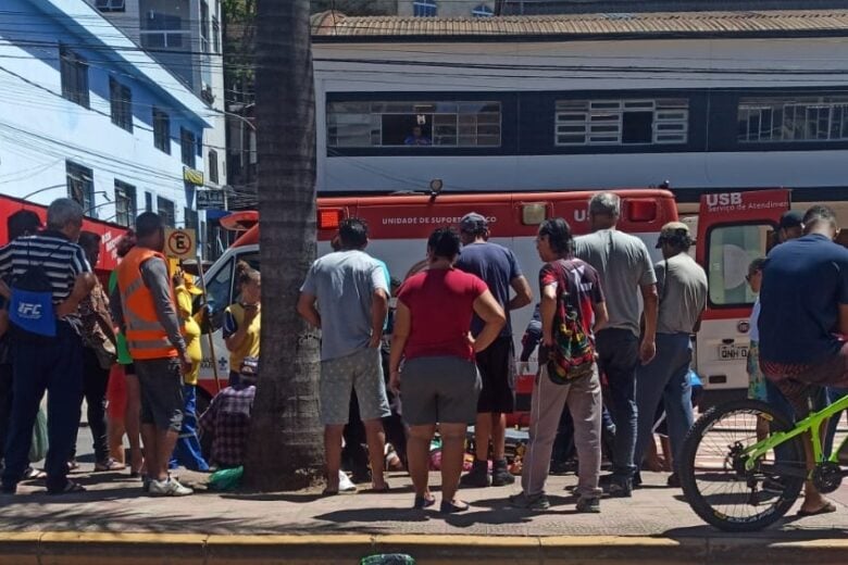 Idosa é atropelada por carro na Avenida João Pinheiro