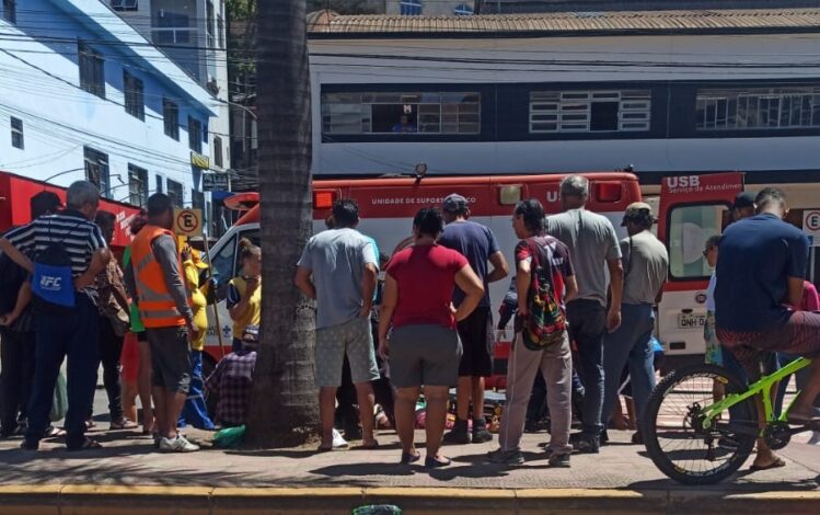 Idosa é atropelada por carro na Avenida João Pinheiro