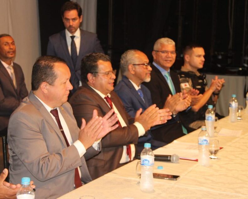 “Vemos quantas pessoas boas temos em Itabira, que fazem o crescimento da cidade”, afirma Heraldo Noronha em noite de homenagens da Câmara