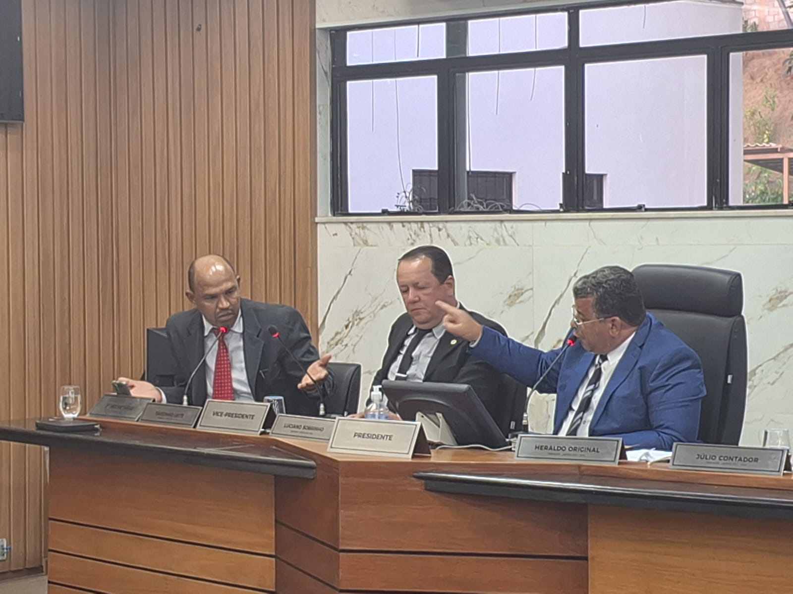 Vereadores discutem sobre Vale, Unifei e Prefeitura após discurso de pró-reitora