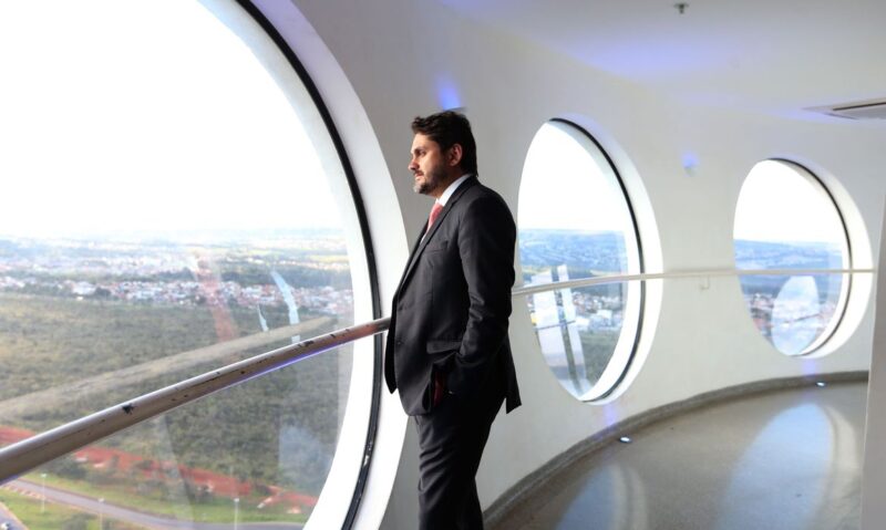 Ação da Polícia Federal fragiliza ministro no governo Lula