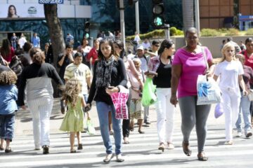 Taxa de desemprego cai para 7,8% em agosto, revela IBGE