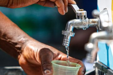 Saiba quais cuidados idosos e crianças devem tomar diante do calor e baixa umidade relativa do ar