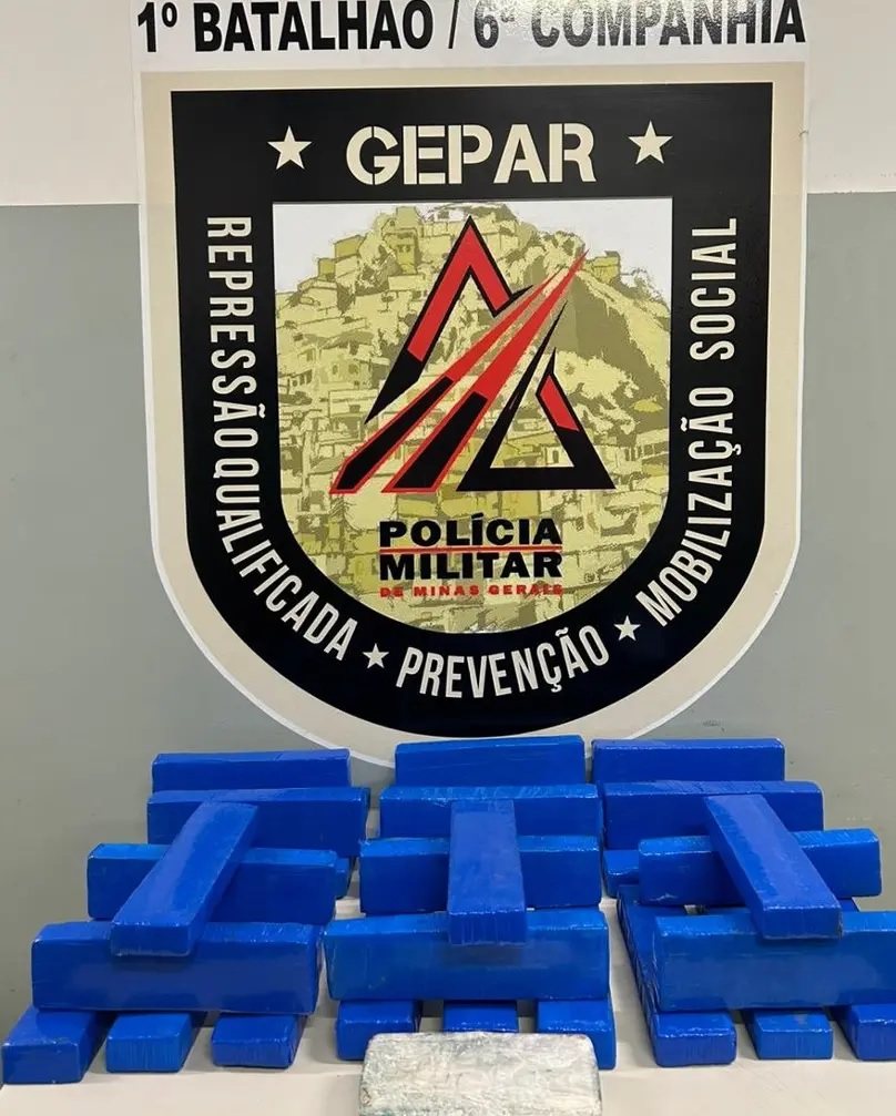 Após denúncia anônima, mulher é presa em BH com 33 barras de maconha