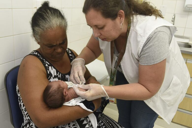 Anvisa autoriza registro de vacina que previne bronquiolite em bebês