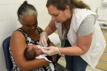 Anvisa autoriza registro de vacina que previne bronquiolite em bebês