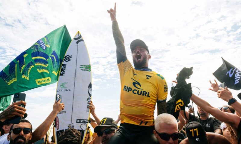 Brasileiro Filipe Toledo conquista bicampeonato mundial de surfe, nos EUA