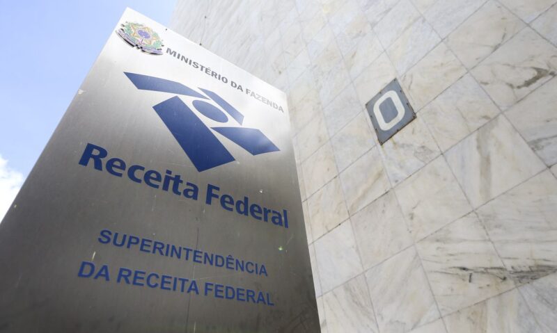 Receita paga nesta sexta-feira último lote de restituição do Imposto de Renda