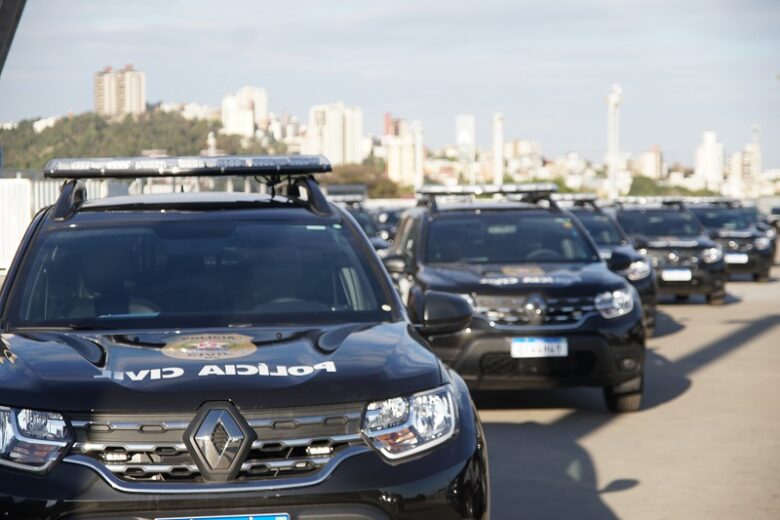 Homem é morto e outro fica ferido após carro ser cercado na MG-010