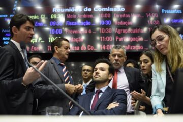 Adesão ao Regime de Recuperação Fiscal, que pode congelar salário de servidores, pode ser votado em 10 dias