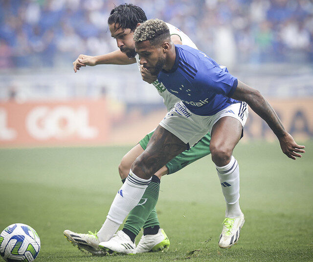 Em clássico de pouca inspiração, Cruzeiro e América ficam no empate; equipe celeste ouve protestos da torcida