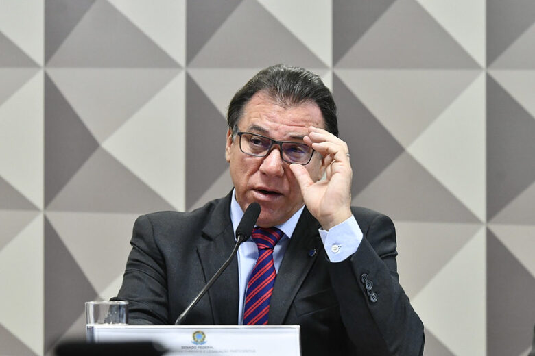 Ministro defende debate sobre jornada de trabalho de quatro dias