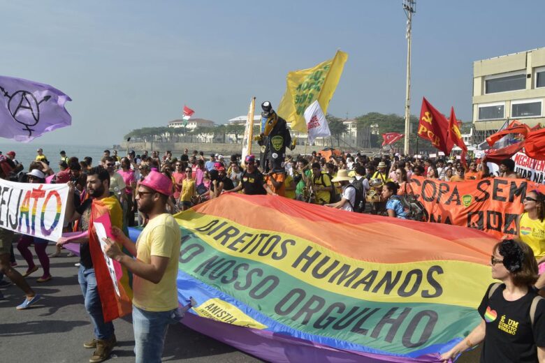 Câmara aprova projeto que proíbe casamento entre duas pessoas do mesmo gênero