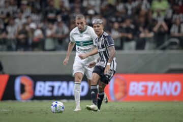 Atlético leva virada no fim, perde para o Coritiba e fica fora do G-6