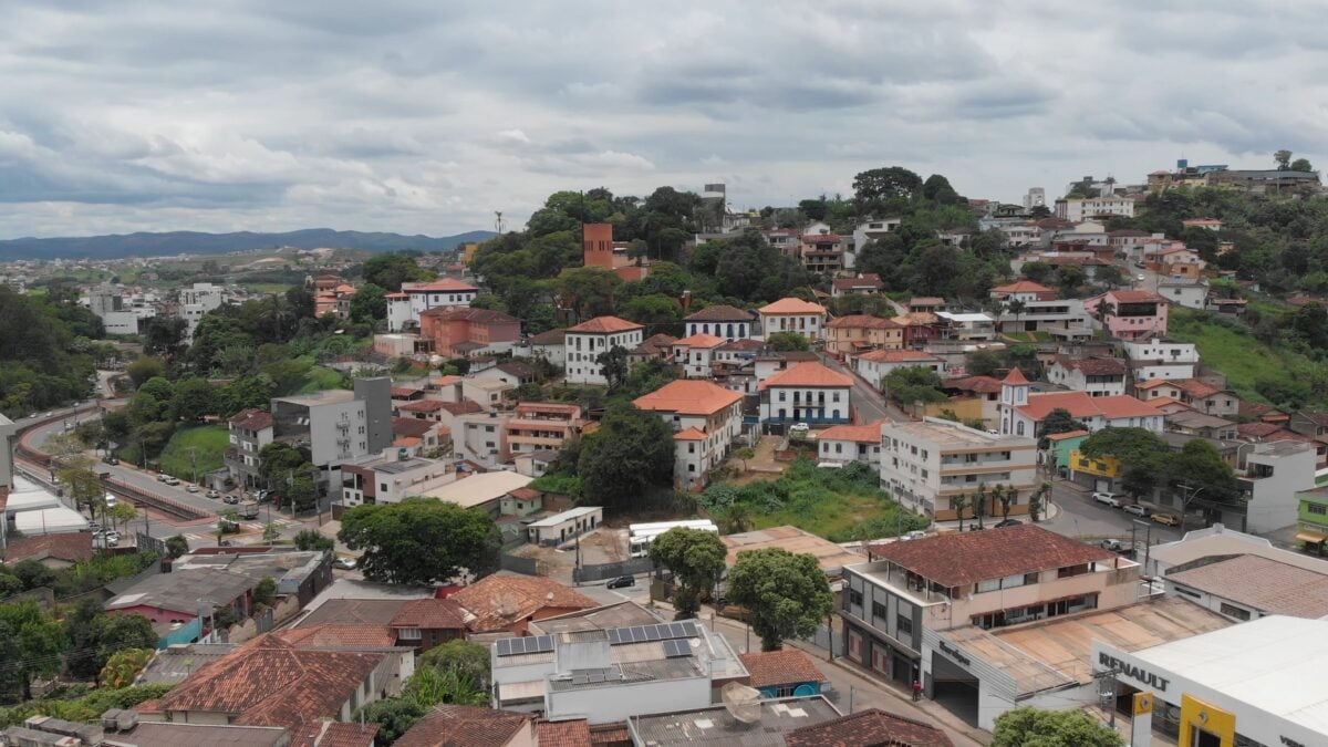 Rompimento de cabo causa apagão em seis bairros de Itabira na manhã desta terça-feira