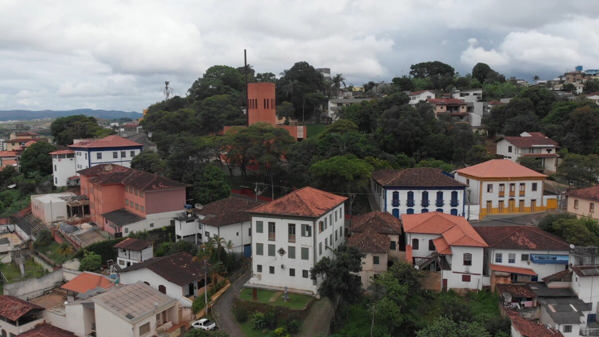 Previsão do tempo: Chuva, "cadê você que nunca mais apareceu aqui? Que não voltou pra me fazer sorrir?"