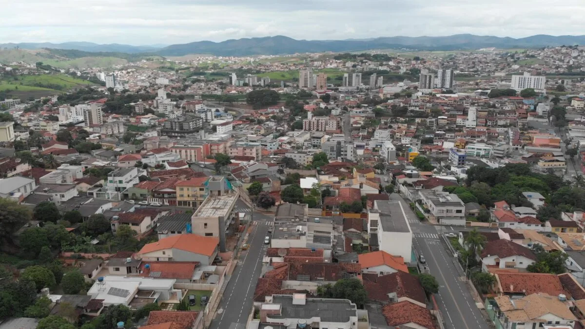 Sextou com frio ou com calor? Vem conferir a previsão do tempo para saber!