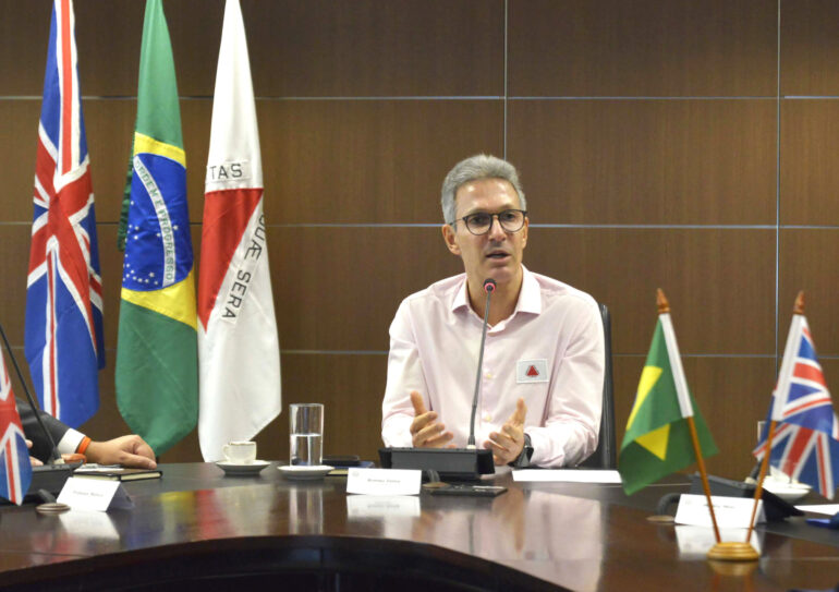 Policiais civis, militares e bombeiros terão vale-refeição, anuncia Zema