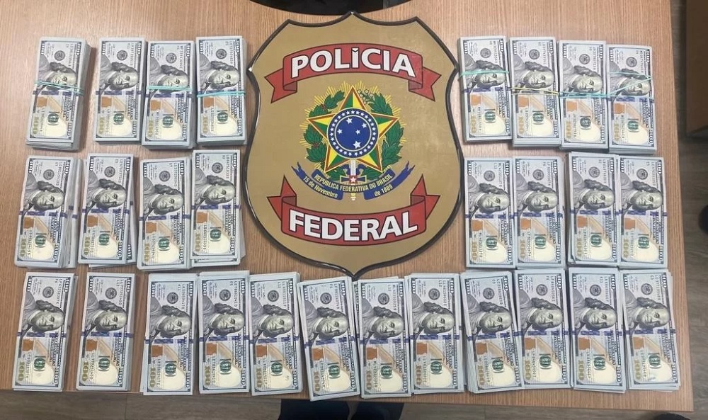 Polícia Federal apreende mais de US$ 170 mil na casa de diretor afastado da Abin