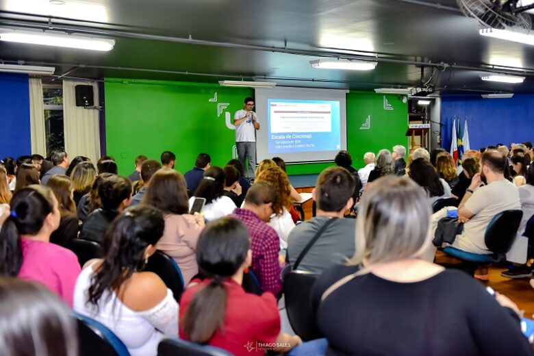 “Primeiro passo para soluções em saúde é a educação”, diz o médico Tiago Alvarenga; confira a galeria de fotos Simpósio de Neurociências