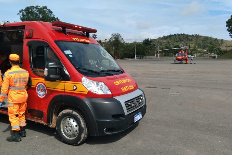 Mulher é socorrida de helicóptero após acidente em São Gonçalo