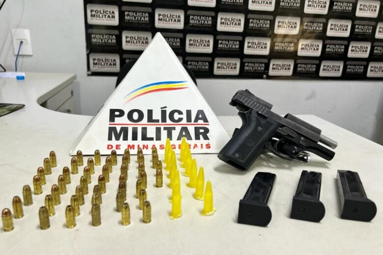 Polícia Militar prende dois homens por tráfico de drogas; um deles estava com um revólver