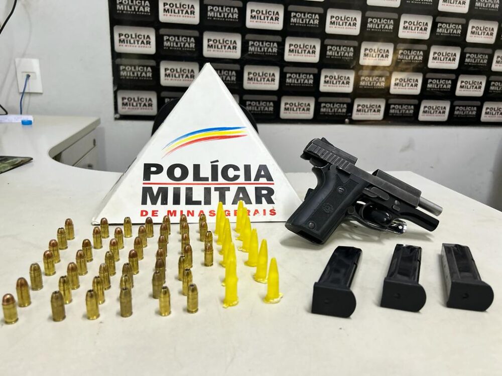 Polícia Militar prende dois homens por tráfico de drogas; um deles estava com um revólver