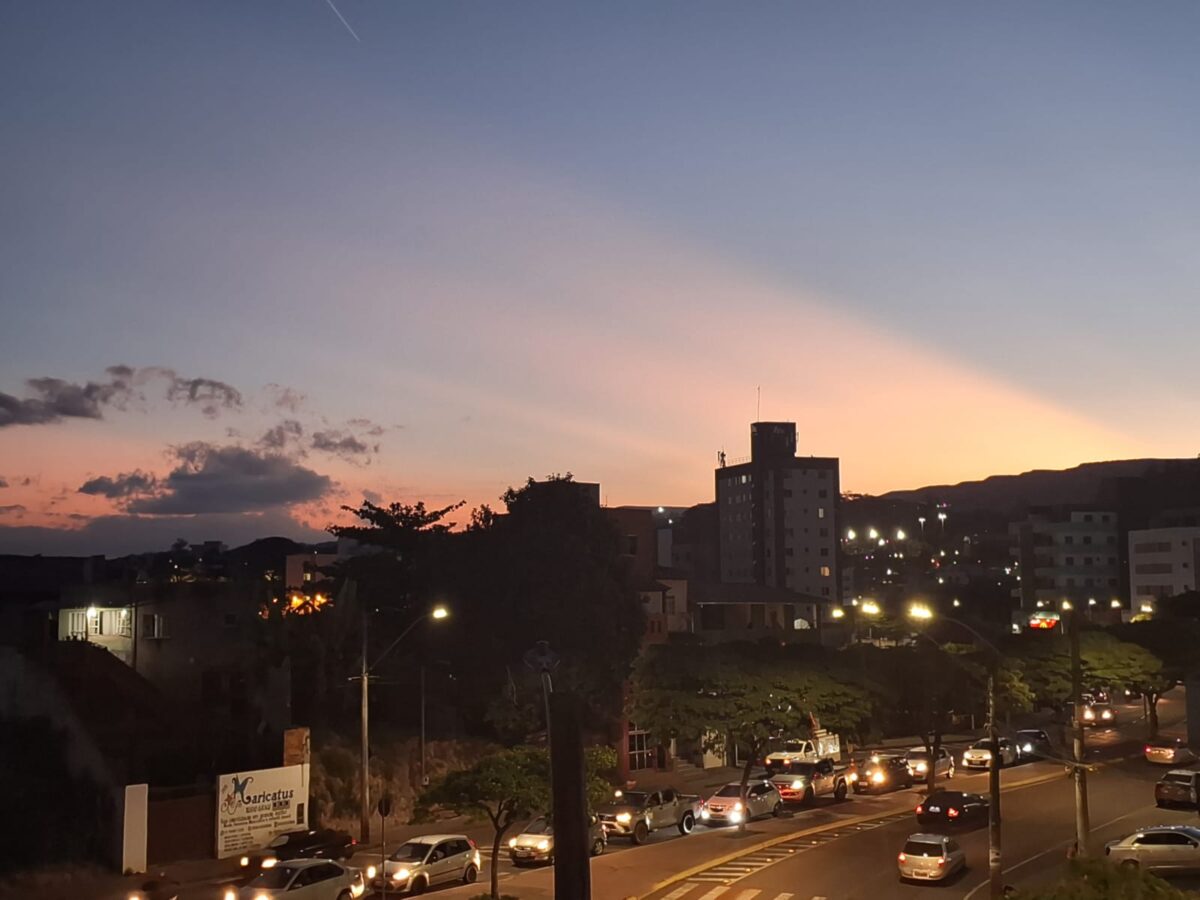 Semana começa com tempo firme e temperaturas amenas em Minas Gerais; confira a previsão