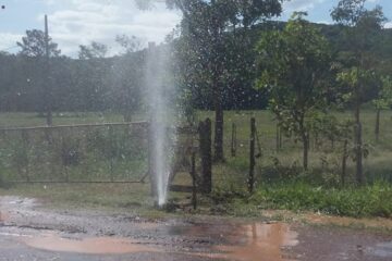 Vazamento de água acontece há quase 15 dias no Vista Alegre e Saae não responde sobre o problema