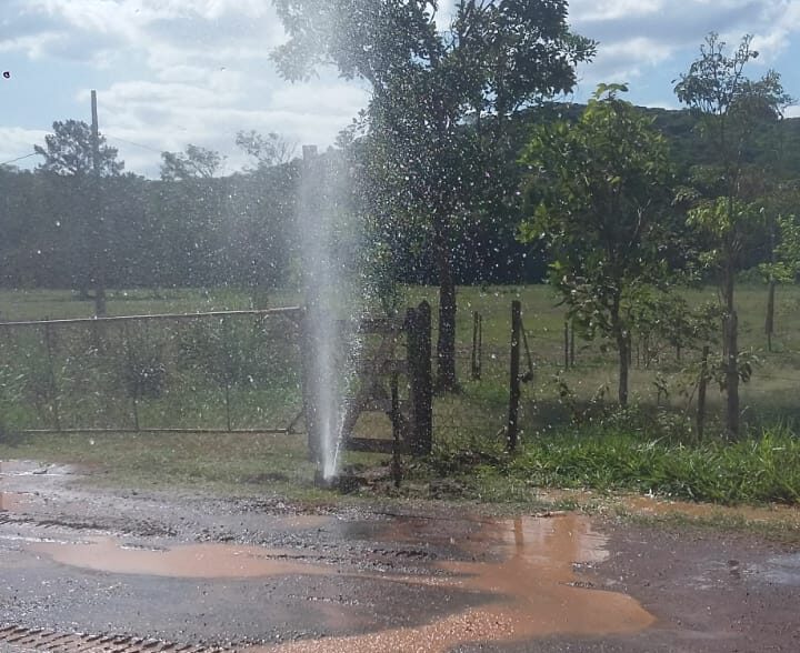 Vazamento de água acontece há quase 15 dias no Vista Alegre e Saae não responde sobre o problema