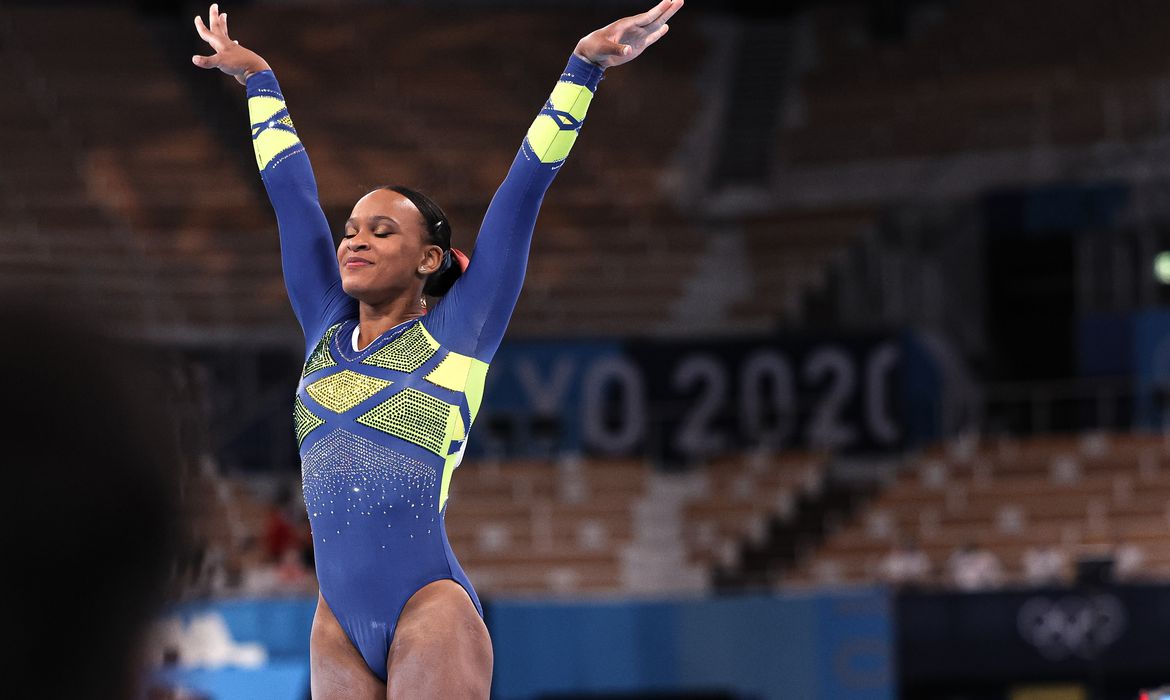 Rebeca Andrade supera Simone Biles e conquista o ouro no salto no