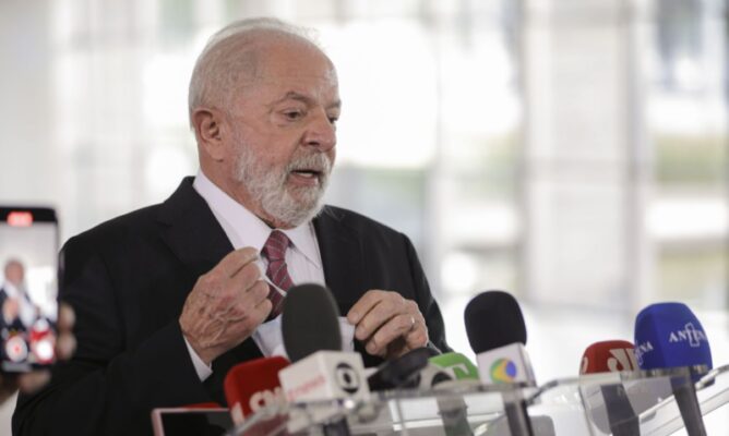 Lula diz que o preço da carne baixou, "mas tem que baixar muito mais"