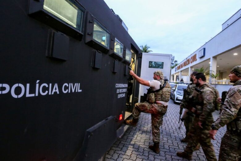 Ações em favelas do Rio de Janeiro buscam cumprir 100 mandados de prisão