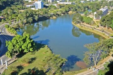 Homem morre afogado após cair com carro em lagoa da Universidade Federal de Viçosa