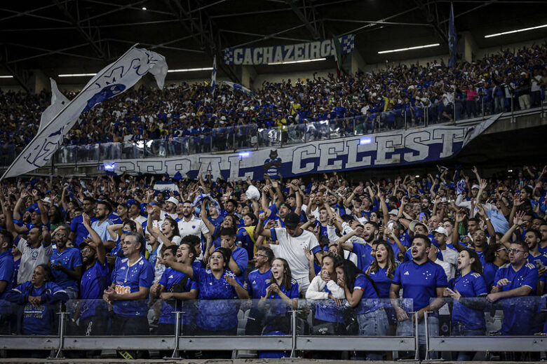 Cruzeiro consegue liberação para ter torcida contra o Athletico-PR; setor amarelo do Mineirão estará fechado