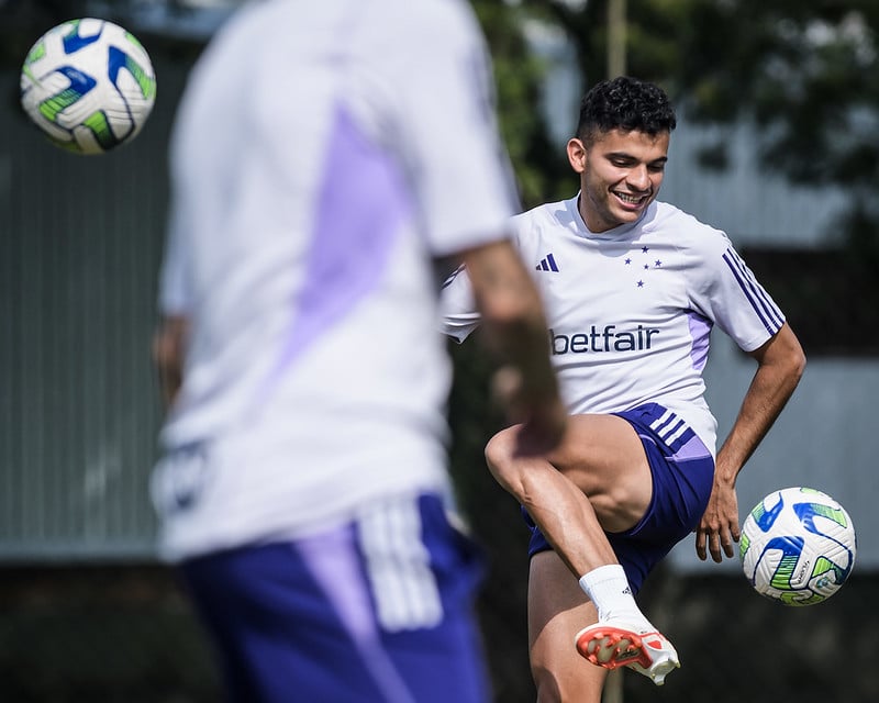 Vale muito: Cruzeiro busca vitória contra o Coritiba para tentar sair do Z-4 do Brasileirão; Rádio Caraça transmite a partida