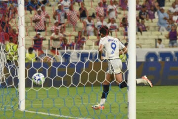 Fortaleza questiona validação de gol do Cruzeiro: ‘Corta cabeça e ombro para tirar impedimento’