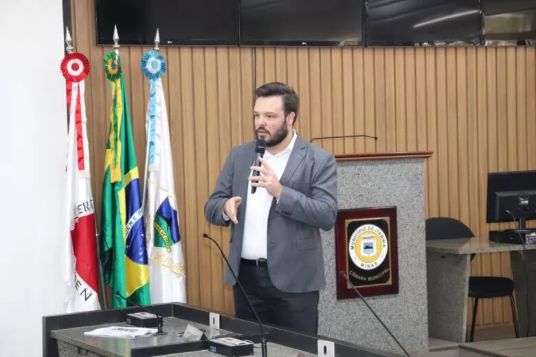 Gabriel Quintão volta a citar “compromissos inadiáveis” para pedir adiamento da prestação de contas