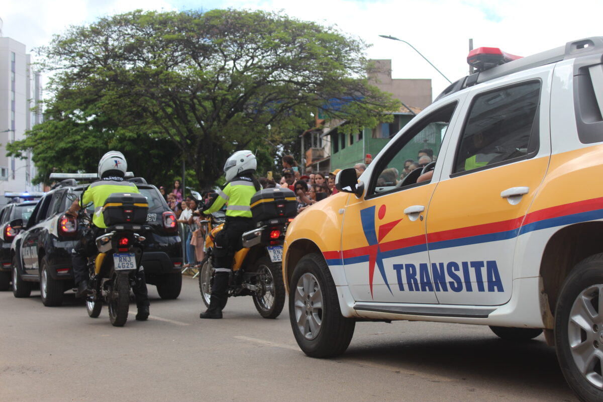 transita, carro transita, moto transita