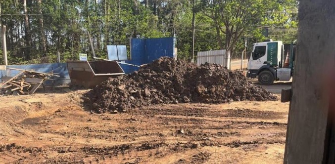 Contaminação da água: após autuação, Minax realiza limpeza do seu terreno; ETA Pureza recebe barreiras de proteção