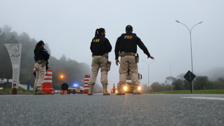 Polícia Rodoviária Federal Encerra Operação Finados 2023 Com Redução De ...