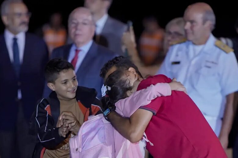 Brasileiros resgatados de Gaza chegam a Brasília