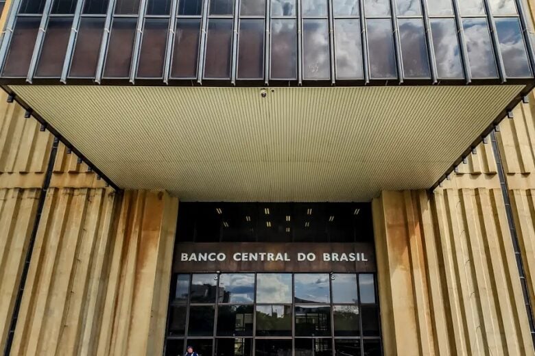 Banco Central interrompe corte de juros e mantém Selic a 10,5%%