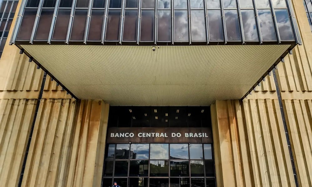 Banco Central interrompe corte de juros e mantém Selic a 10,5%%