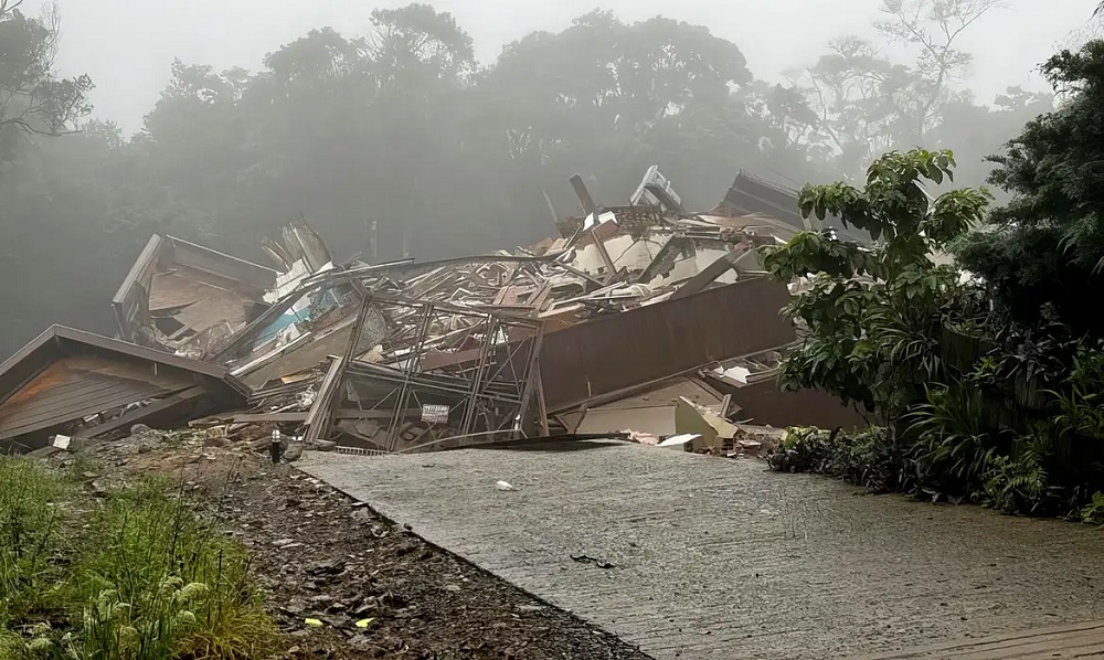 Prédio desaba em Gramado por conta do grande volume de chuvas