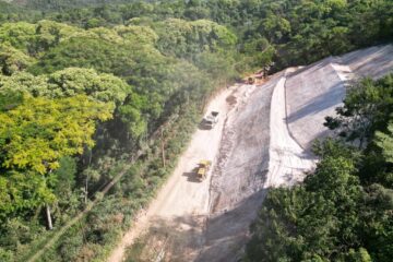 São Gonçalo do Rio Abaixo: taludes na estrada de Brucutu são recuperados